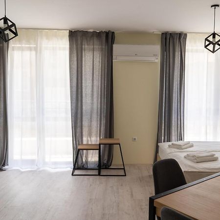 La Familia Apartments Varna Exterior photo