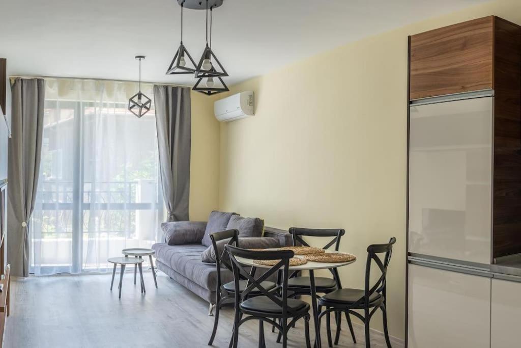 La Familia Apartments Varna Exterior photo