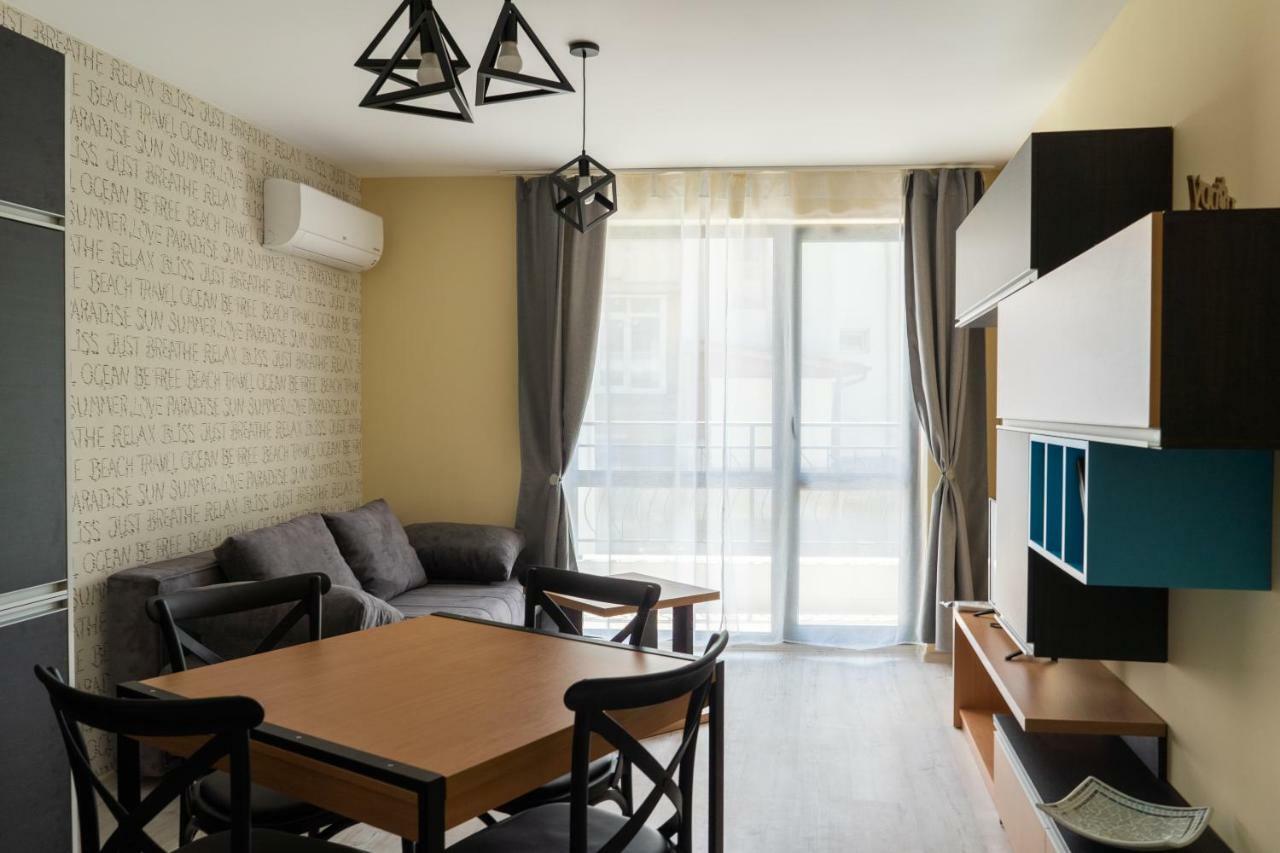La Familia Apartments Varna Exterior photo