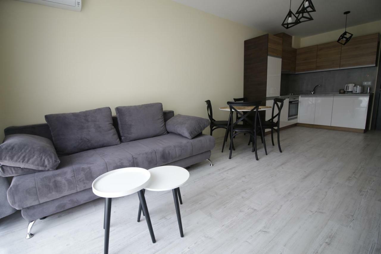 La Familia Apartments Varna Exterior photo