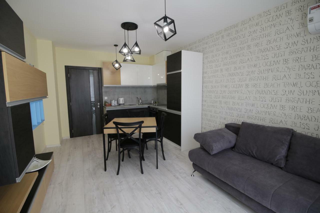 La Familia Apartments Varna Exterior photo